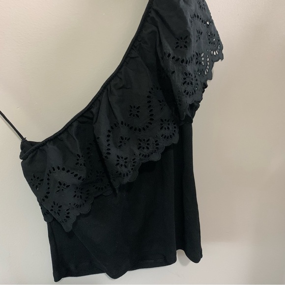 Old navy be Black One-Shoulder eyelet Top - Picture 4 of 7